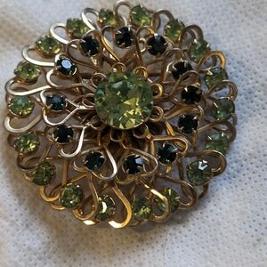 Vintage 1960s Green Rhinestone Brooch, Gold tone Heart Shaped Filigree Pin